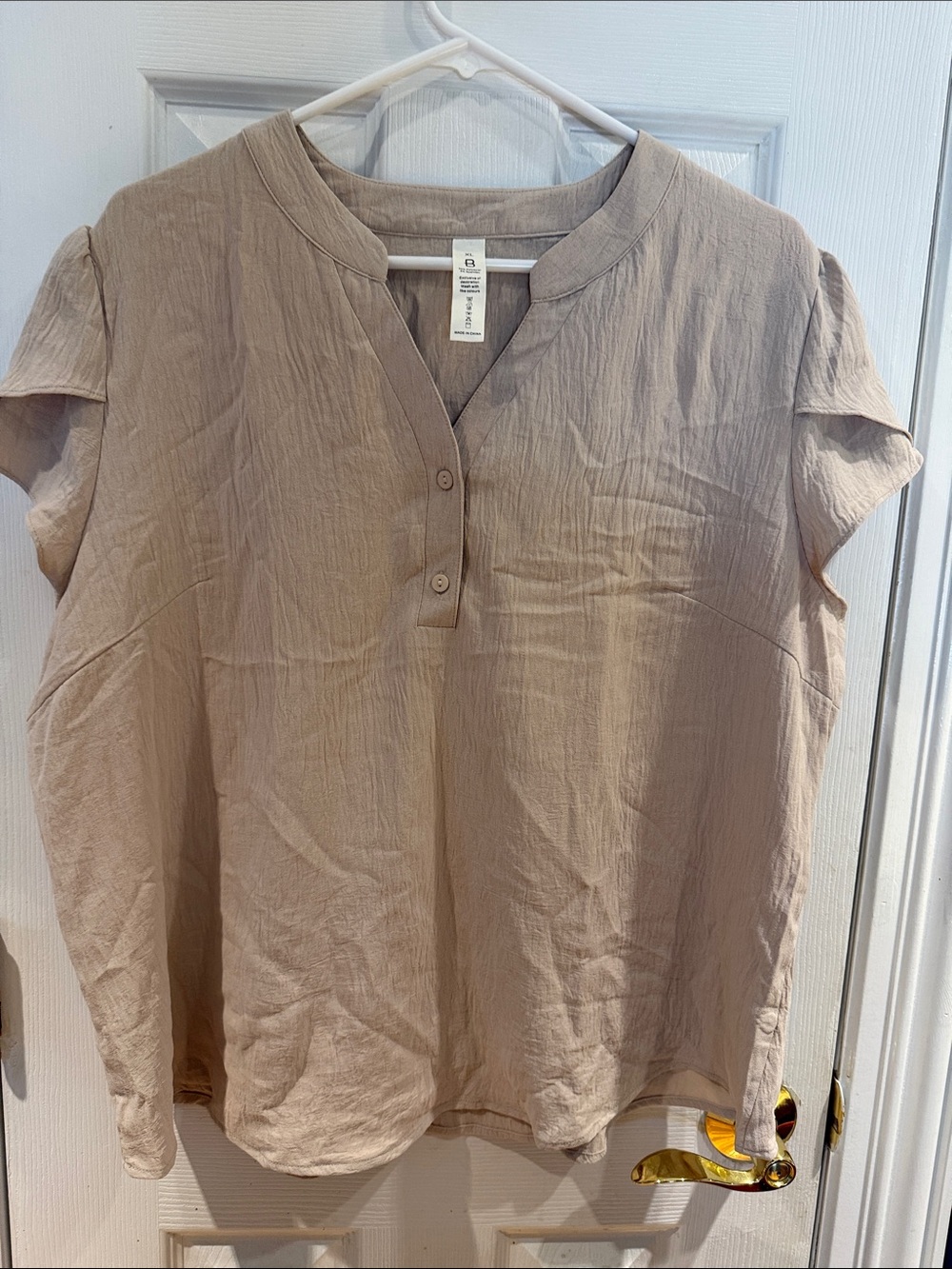 Light Taupe Short-Sleeve V-Neck Henley Top